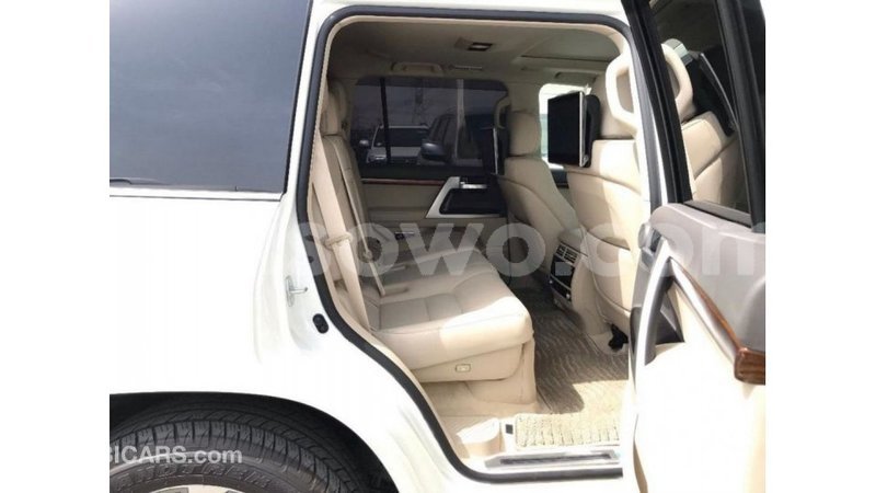 Big with watermark toyota land cruiser benin import dubai 7796