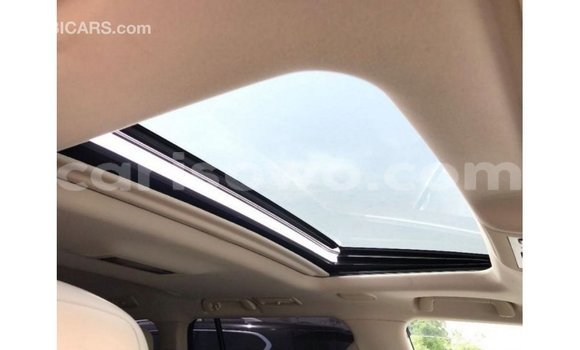 Acheter Import Voiture Toyota Land Cruiser Blanc à Import - Dubai, Benin Acheter Import Voiture Toyota Land Cruiser Blanc à Import - Dubai, Benin