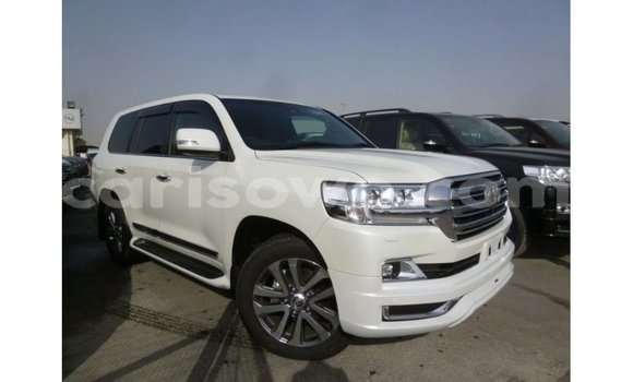 Sayi Imported Toyota Land Cruiser White Mota in Import - Dubai a Benin Sayi Imported Toyota Land Cruiser White Mota in Import - Dubai a Benin