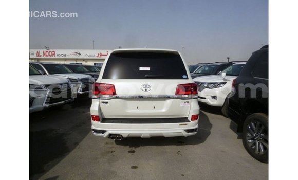 Sayi Imported Toyota Land Cruiser White Mota in Import - Dubai a Benin Sayi Imported Toyota Land Cruiser White Mota in Import - Dubai a Benin