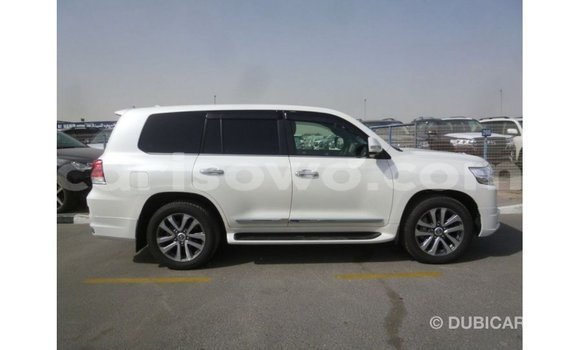 Sayi Imported Toyota Land Cruiser White Mota in Import - Dubai a Benin Sayi Imported Toyota Land Cruiser White Mota in Import - Dubai a Benin