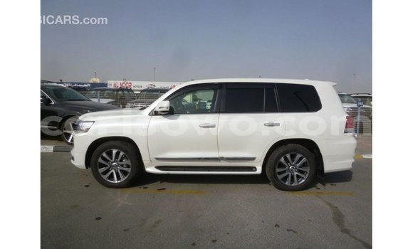 Sayi Imported Toyota Land Cruiser White Mota in Import - Dubai a Benin Sayi Imported Toyota Land Cruiser White Mota in Import - Dubai a Benin