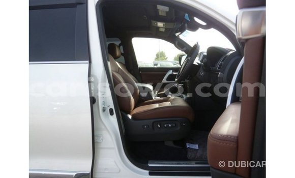 Sayi Imported Toyota Land Cruiser White Mota in Import - Dubai a Benin Sayi Imported Toyota Land Cruiser White Mota in Import - Dubai a Benin