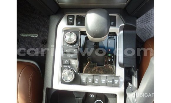 Sayi Imported Toyota Land Cruiser White Mota in Import - Dubai a Benin Sayi Imported Toyota Land Cruiser White Mota in Import - Dubai a Benin