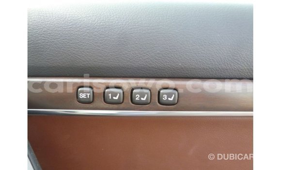 Sayi Imported Toyota Land Cruiser White Mota in Import - Dubai a Benin Sayi Imported Toyota Land Cruiser White Mota in Import - Dubai a Benin