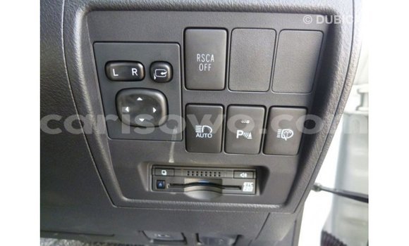 Sayi Imported Toyota Land Cruiser White Mota in Import - Dubai a Benin Sayi Imported Toyota Land Cruiser White Mota in Import - Dubai a Benin