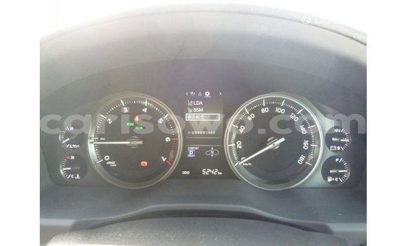 Sayi Imported Toyota Land Cruiser White Mota in Import - Dubai a Benin Sayi Imported Toyota Land Cruiser White Mota in Import - Dubai a Benin