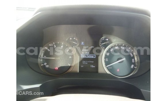 Acheter Import Voiture Toyota Prado Blanc à Import - Dubai, Benin Acheter Import Voiture Toyota Prado Blanc à Import - Dubai, Benin