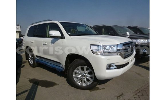 Acheter Import Voiture Toyota Land Cruiser Blanc à Import - Dubai, Benin Acheter Import Voiture Toyota Land Cruiser Blanc à Import - Dubai, Benin