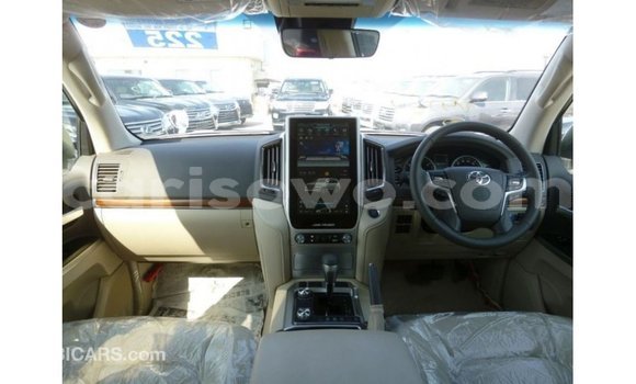 Acheter Import Voiture Toyota Land Cruiser Blanc à Import - Dubai, Benin Acheter Import Voiture Toyota Land Cruiser Blanc à Import - Dubai, Benin