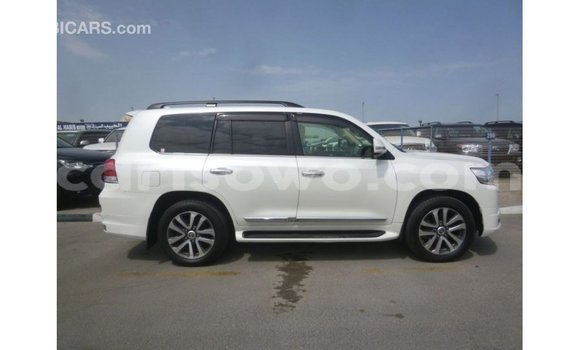Ra Imported Toyota Land Cruiser funfun Ọkọ̀ in Import - Dubai ni Benin Ra Imported Toyota Land Cruiser funfun Ọkọ̀ in Import - Dubai ni Benin