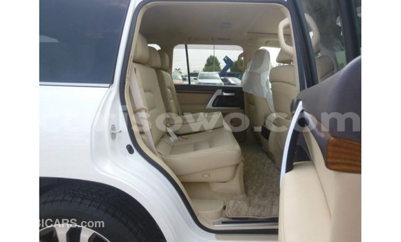 Ra Imported Toyota Land Cruiser funfun Ọkọ̀ in Import - Dubai ni Benin Ra Imported Toyota Land Cruiser funfun Ọkọ̀ in Import - Dubai ni Benin