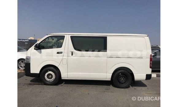 Acheter Import Voiture Toyota Hiace Blanc à Import - Dubai, Benin Acheter Import Voiture Toyota Hiace Blanc à Import - Dubai, Benin