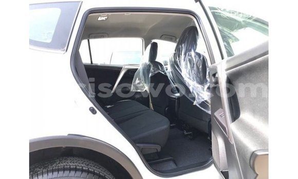 Sayi Imported Toyota HiAce White Babbar mota in Import - Dubai a Benin Sayi Imported Toyota HiAce White Babbar mota in Import - Dubai a Benin