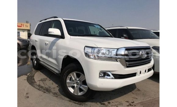 Sayi Imported Toyota Land Cruiser White Mota in Import - Dubai a Benin Sayi Imported Toyota Land Cruiser White Mota in Import - Dubai a Benin