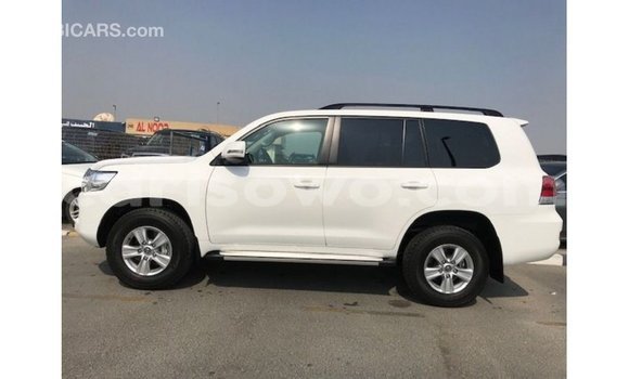 Sayi Imported Toyota Land Cruiser White Mota in Import - Dubai a Benin Sayi Imported Toyota Land Cruiser White Mota in Import - Dubai a Benin