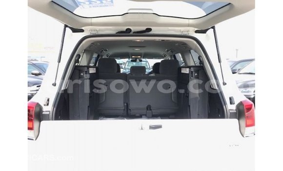 Sayi Imported Toyota Land Cruiser White Mota in Import - Dubai a Benin Sayi Imported Toyota Land Cruiser White Mota in Import - Dubai a Benin