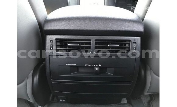 Sayi Imported Toyota Land Cruiser White Mota in Import - Dubai a Benin Sayi Imported Toyota Land Cruiser White Mota in Import - Dubai a Benin