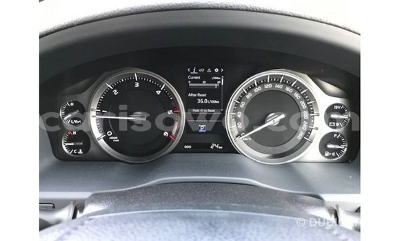 Sayi Imported Toyota Land Cruiser White Mota in Import - Dubai a Benin Sayi Imported Toyota Land Cruiser White Mota in Import - Dubai a Benin