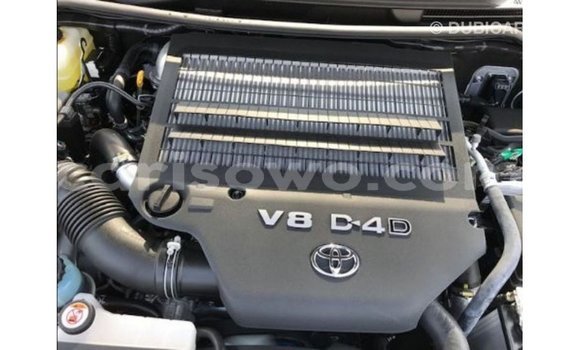 Sayi Imported Toyota Land Cruiser White Mota in Import - Dubai a Benin Sayi Imported Toyota Land Cruiser White Mota in Import - Dubai a Benin