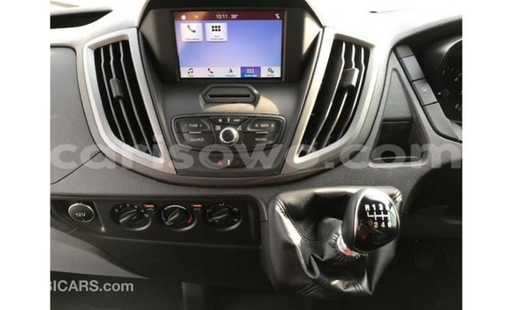 Acheter Import Voiture Ford Club Wagon Blanc à Import - Dubai, Benin Acheter Import Voiture Ford Club Wagon Blanc à Import - Dubai, Benin