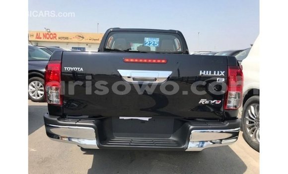 Sayi Imported Toyota Hilux Black Mota in Import - Dubai a Benin Sayi Imported Toyota Hilux Black Mota in Import - Dubai a Benin