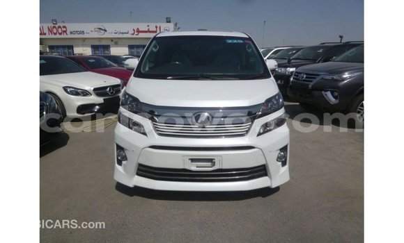 Acheter Import Voiture Toyota Vellfire Blanc à Import - Dubai, Benin Acheter Import Voiture Toyota Vellfire Blanc à Import - Dubai, Benin