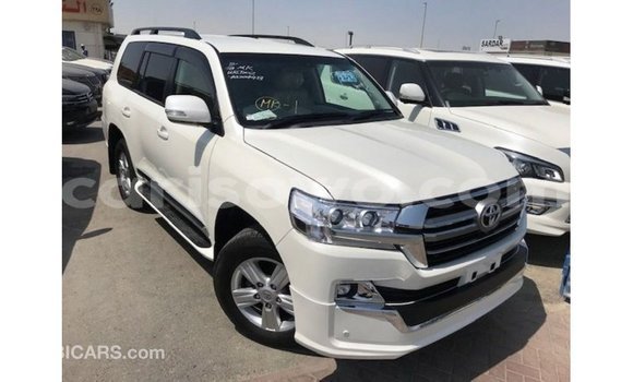 Acheter Import Voiture Toyota Land Cruiser Blanc à Import - Dubai, Benin Acheter Import Voiture Toyota Land Cruiser Blanc à Import - Dubai, Benin