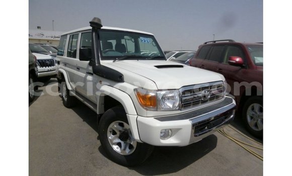 Sayi Imported Toyota Land Cruiser White Mota in Import - Dubai a Benin Sayi Imported Toyota Land Cruiser White Mota in Import - Dubai a Benin