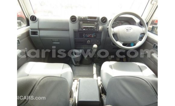 Sayi Imported Toyota Land Cruiser White Mota in Import - Dubai a Benin Sayi Imported Toyota Land Cruiser White Mota in Import - Dubai a Benin