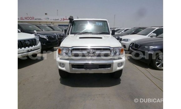 Sayi Imported Toyota Land Cruiser White Mota in Import - Dubai a Benin Sayi Imported Toyota Land Cruiser White Mota in Import - Dubai a Benin