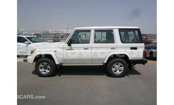 Sayi Imported Toyota Land Cruiser White Mota in Import - Dubai a Benin Sayi Imported Toyota Land Cruiser White Mota in Import - Dubai a Benin