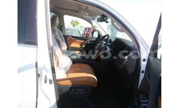 Sayi Imported Lexus LX White Mota in Import - Dubai a Benin Sayi Imported Lexus LX White Mota in Import - Dubai a Benin