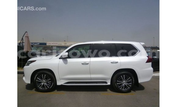 Acheter Import Voiture Lexus LX Blanc à Import - Dubai, Benin Acheter Import Voiture Lexus LX Blanc à Import - Dubai, Benin