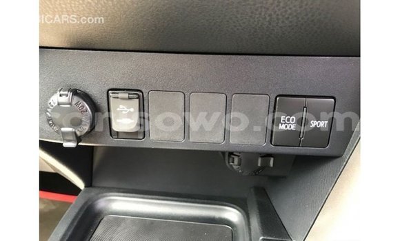 Sayi Imported Toyota HiAce White Babbar mota in Import - Dubai a Benin Sayi Imported Toyota HiAce White Babbar mota in Import - Dubai a Benin