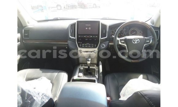 Sayi Imported Toyota Land Cruiser White Mota in Import - Dubai a Benin Sayi Imported Toyota Land Cruiser White Mota in Import - Dubai a Benin