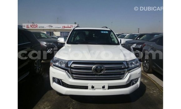 Sayi Imported Toyota Land Cruiser White Mota in Import - Dubai a Benin Sayi Imported Toyota Land Cruiser White Mota in Import - Dubai a Benin