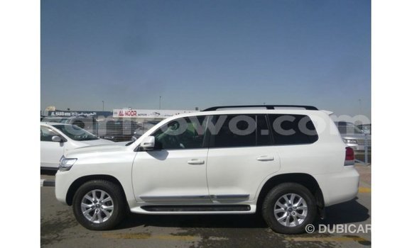 Sayi Imported Toyota Land Cruiser White Mota in Import - Dubai a Benin Sayi Imported Toyota Land Cruiser White Mota in Import - Dubai a Benin