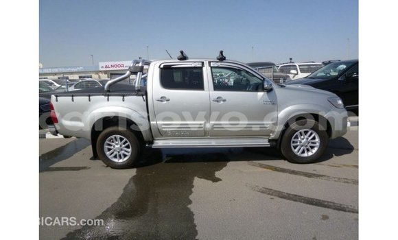 Sayi Imported Toyota Hilux Sauran Mota in Import - Dubai a Benin Sayi Imported Toyota Hilux Sauran Mota in Import - Dubai a Benin