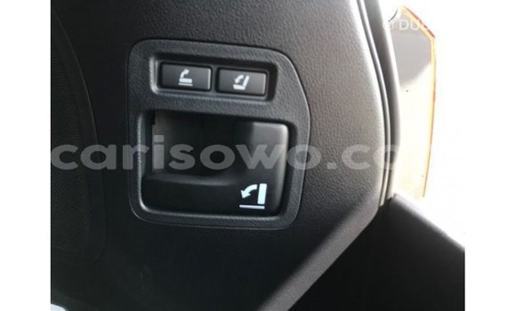 Acheter Import Voiture Toyota Land Cruiser Blanc à Import - Dubai, Benin Acheter Import Voiture Toyota Land Cruiser Blanc à Import - Dubai, Benin