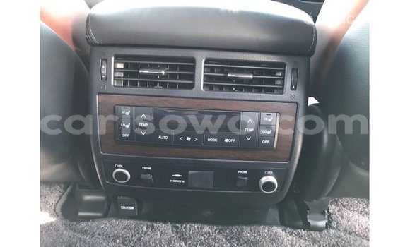 Acheter Import Voiture Toyota Land Cruiser Blanc à Import - Dubai, Benin Acheter Import Voiture Toyota Land Cruiser Blanc à Import - Dubai, Benin