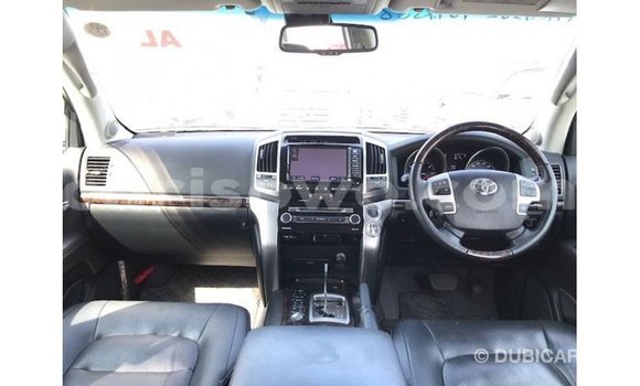 Sayi Imported Toyota Land Cruiser White Mota in Import - Dubai a Benin Sayi Imported Toyota Land Cruiser White Mota in Import - Dubai a Benin