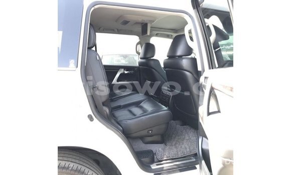 Sayi Imported Toyota Land Cruiser White Mota in Import - Dubai a Benin Sayi Imported Toyota Land Cruiser White Mota in Import - Dubai a Benin