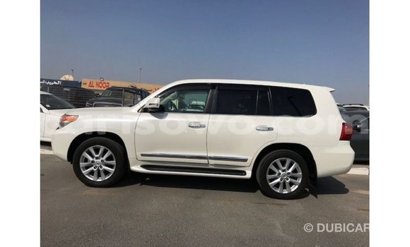 Sayi Imported Toyota Land Cruiser White Mota in Import - Dubai a Benin Sayi Imported Toyota Land Cruiser White Mota in Import - Dubai a Benin