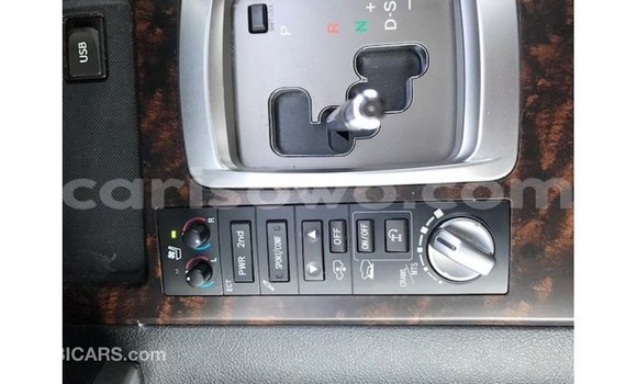 Sayi Imported Toyota Land Cruiser White Mota in Import - Dubai a Benin Sayi Imported Toyota Land Cruiser White Mota in Import - Dubai a Benin