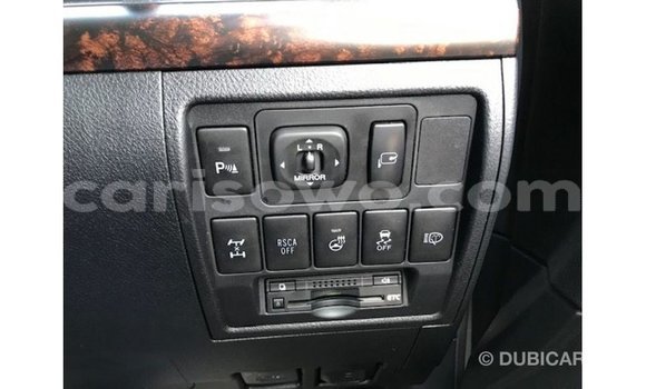 Sayi Imported Toyota Land Cruiser White Mota in Import - Dubai a Benin Sayi Imported Toyota Land Cruiser White Mota in Import - Dubai a Benin