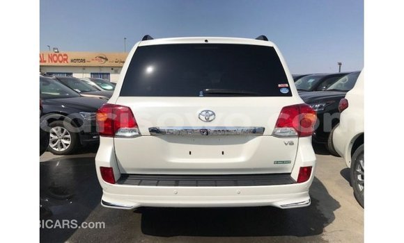 Buy Import Toyota Land Cruiser White Car in Import - Dubai in Benign Buy Import Toyota Land Cruiser White Car in Import - Dubai in Benign