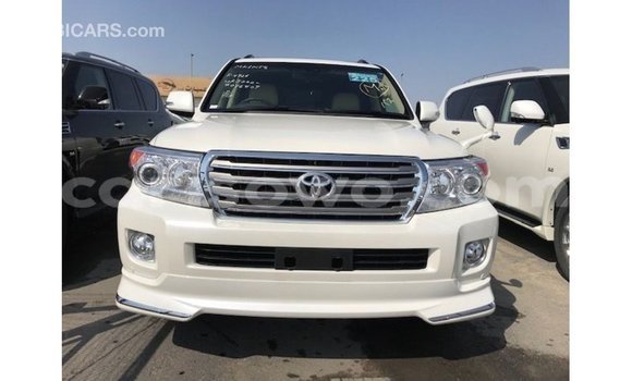 Buy Import Toyota Land Cruiser White Car in Import - Dubai in Benign Buy Import Toyota Land Cruiser White Car in Import - Dubai in Benign