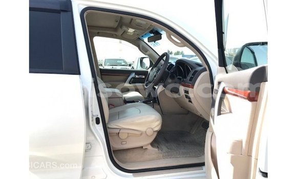 Buy Import Toyota Land Cruiser White Car in Import - Dubai in Benign Buy Import Toyota Land Cruiser White Car in Import - Dubai in Benign