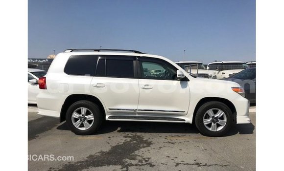 Buy Import Toyota Land Cruiser White Car in Import - Dubai in Benign Buy Import Toyota Land Cruiser White Car in Import - Dubai in Benign